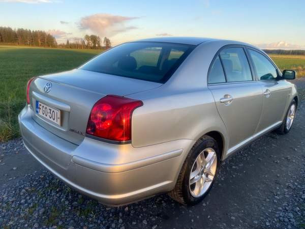 Toyota Avensis Kurikka - valokuva 3