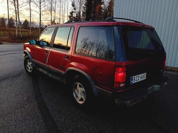 Ford Explorer Jakobstad - valokuva 3