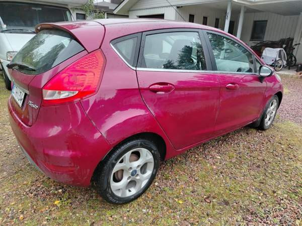 Ford Fiesta Rovaniemi - valokuva 2