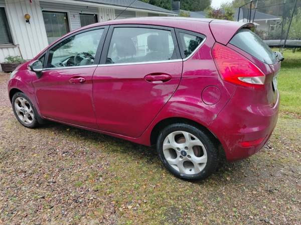 Ford Fiesta Rovaniemi - valokuva 4