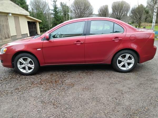 Mitsubishi Lancer Раума - изображение 4