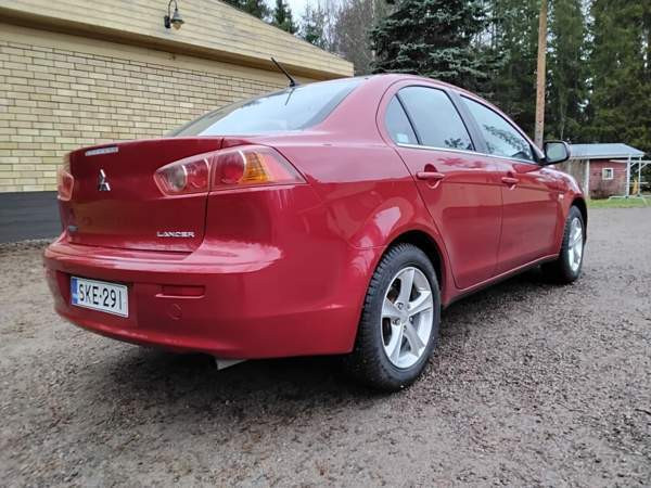Mitsubishi Lancer Раума - изображение 7
