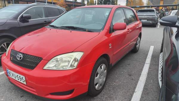 Toyota Corolla Луга - изображение 4