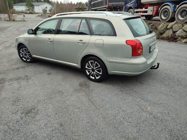 Toyota Avensis Nokia - valokuva 3