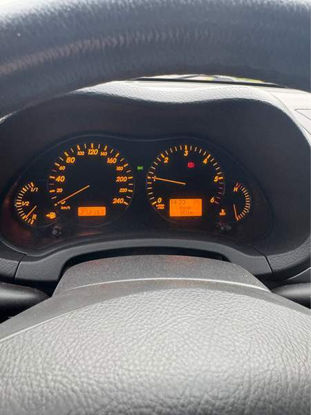 Toyota Avensis Vantaa - valokuva 6