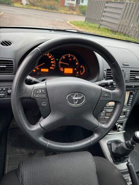 Toyota Avensis Vantaa - valokuva 5