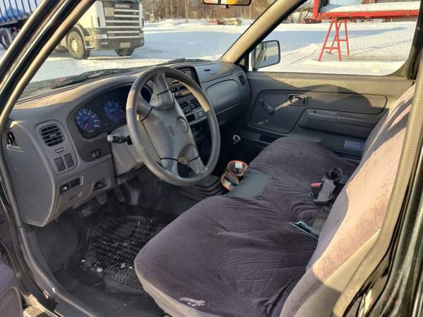 Nissan Pickup Tornio - valokuva 5