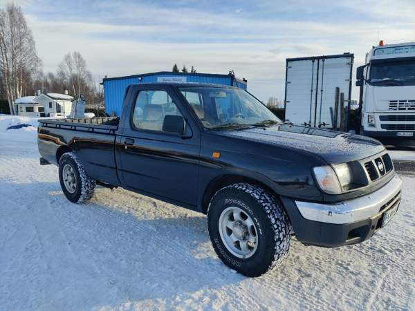 Nissan Pickup Tornio - valokuva 1