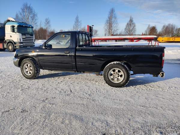 Nissan Pickup Tornio - valokuva 3
