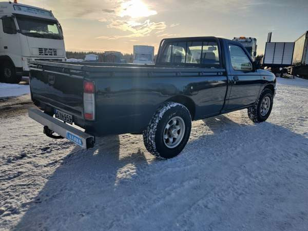 Nissan Pickup Tornio - valokuva 2
