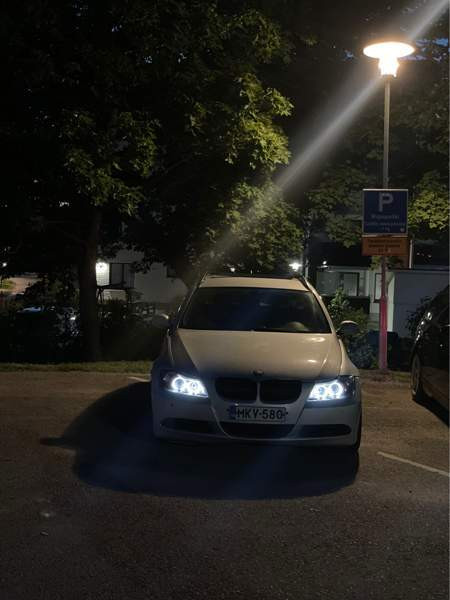 BMW 320 Pornainen - valokuva 1