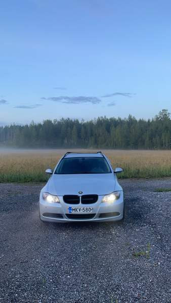 BMW 320 Pornainen - valokuva 4
