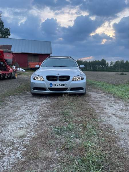 BMW 320 Pornainen - valokuva 2