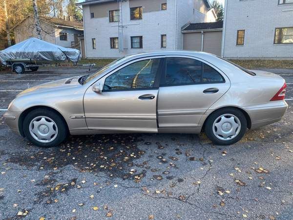 Mercedes-Benz C Espoo - valokuva 1