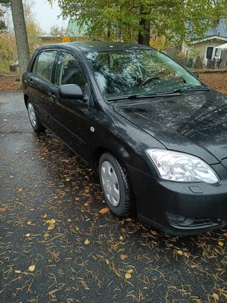 Toyota Corolla Glebychevo - valokuva 2