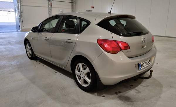 Opel Astra Vantaa - photo 2