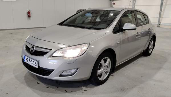 Opel Astra Vantaa - photo 1