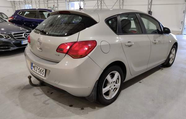 Opel Astra Vantaa - photo 3
