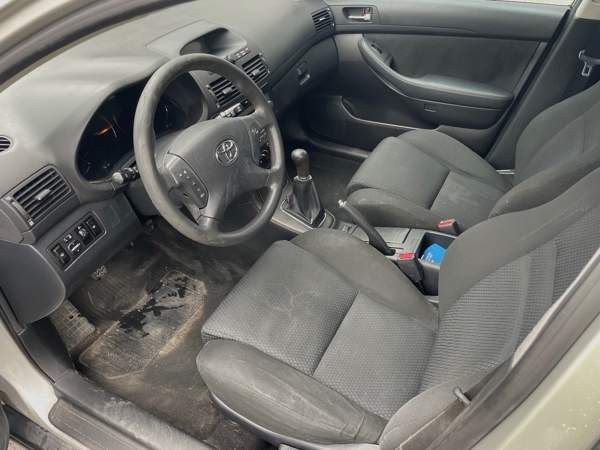 Toyota Avensis Joensuu - valokuva 8