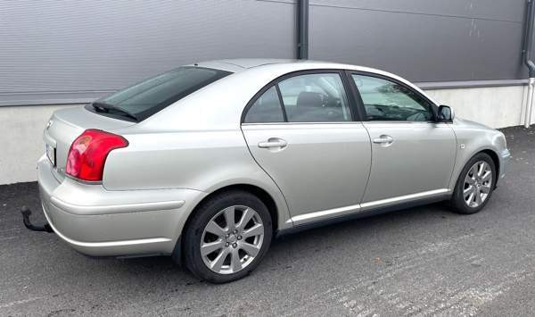 Toyota Avensis Joensuu - valokuva 5