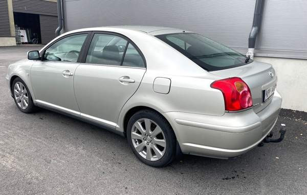 Toyota Avensis Joensuu - valokuva 2