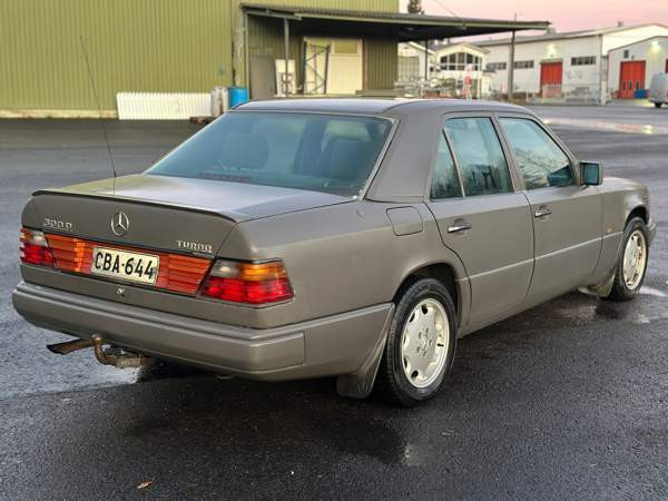 Mercedes-Benz 300 Kokkola - valokuva 3