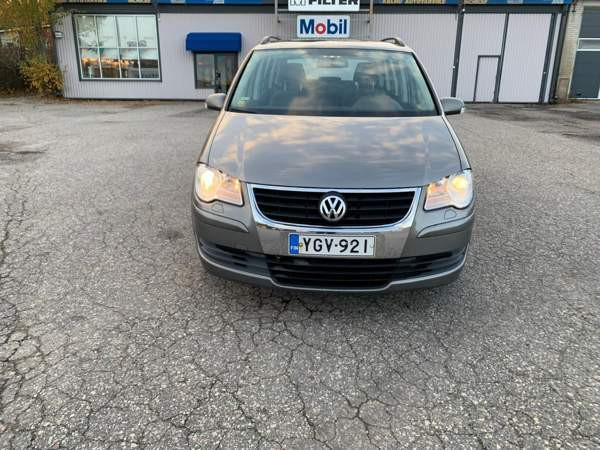 Volkswagen Touran Turtkul - valokuva 1