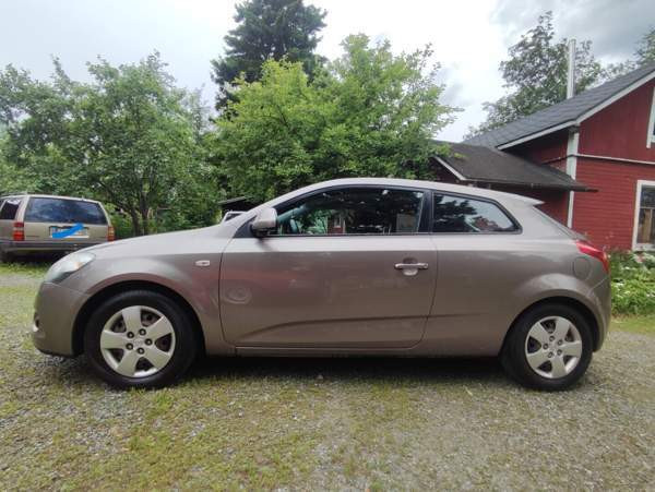 Kia Ceed Ugleural'skiy - valokuva 3