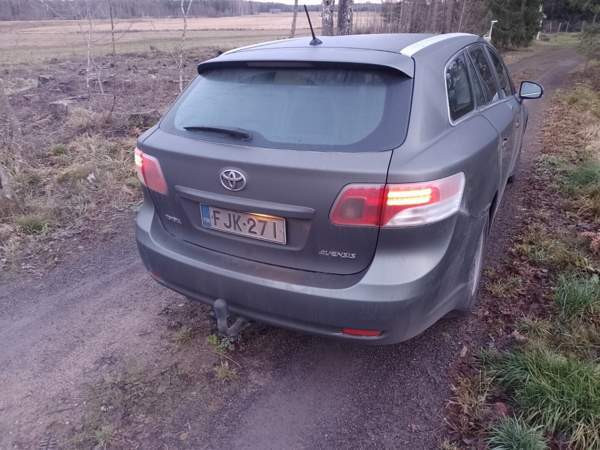Toyota Avensis Pöytyä - valokuva 4