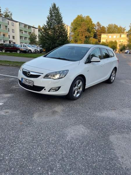 Opel Astra Вантаа - изображение 1