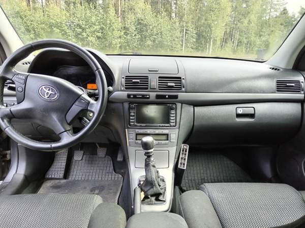 Toyota Avensis Oulu - valokuva 6