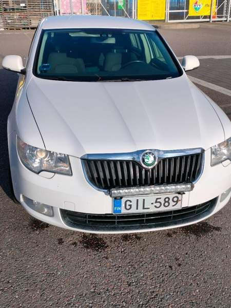 Skoda Superb Joroinen - valokuva 3