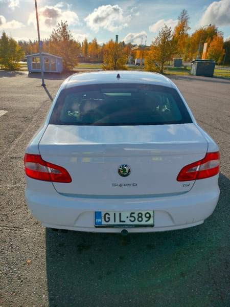 Skoda Superb Joroinen - valokuva 4