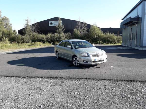 Toyota Avensis Kemin – foto 1