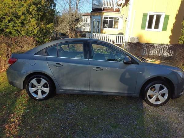 Chevrolet Cruze Raasepori - valokuva 4