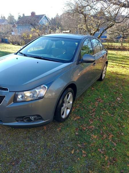 Chevrolet Cruze Raasepori - valokuva 2