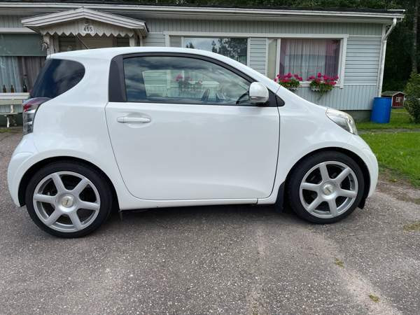 Toyota Iq Maentsaelae - valokuva 4