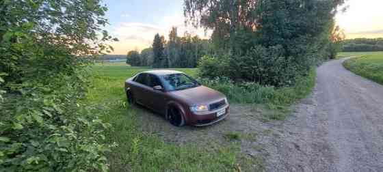 Audi A4 Холлола