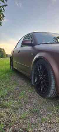 Audi A4 Холлола