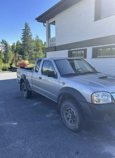 Nissan King Cab Oravainen - изображение 1