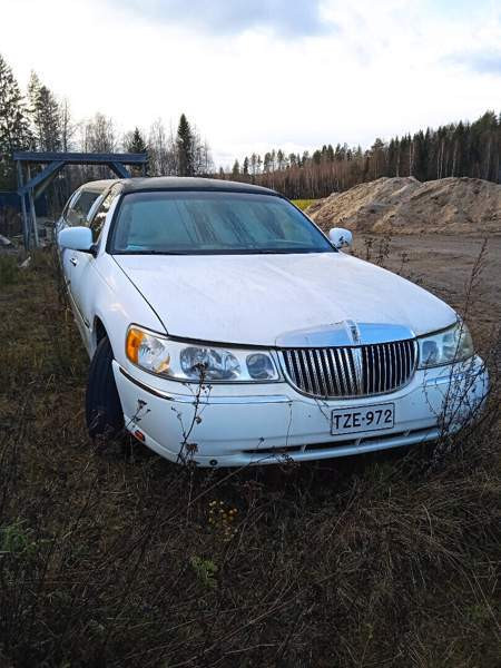 Lincoln Town Car Jyvaeskylae - photo 1