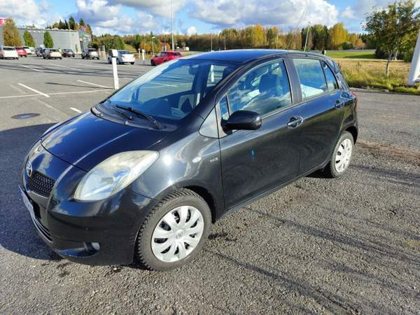 Toyota Yaris Оулу - изображение 1