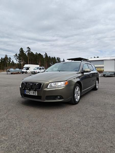 Volvo V70 Ugleural'skiy - photo 1