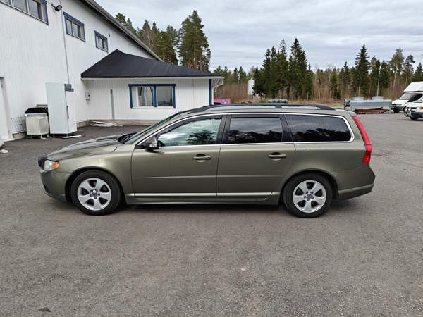 Volvo V70 Ugleural'skiy - photo 2