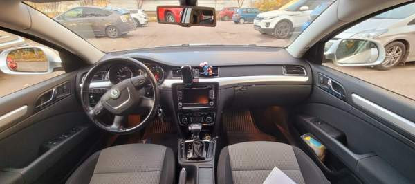 Skoda Superb Vantaa - valokuva 6