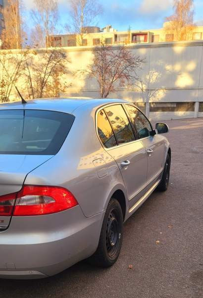 Skoda Superb Vantaa - valokuva 2