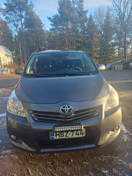 Toyota Verso Sarov - valokuva 2