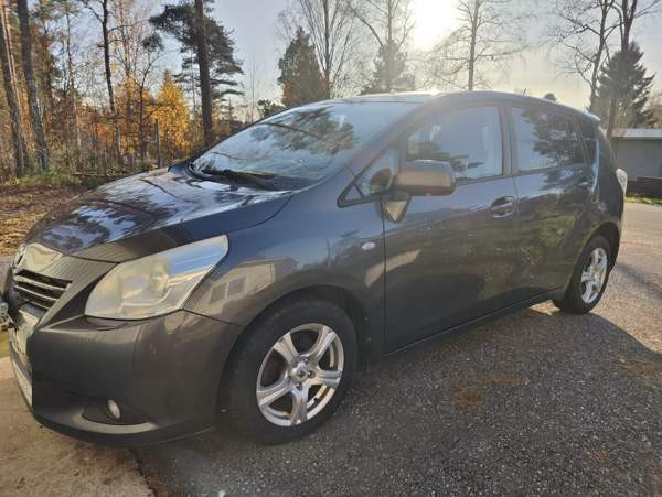Toyota Verso Sarov - valokuva 1