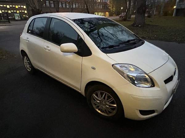 Toyota Yaris Helsinki - valokuva 1