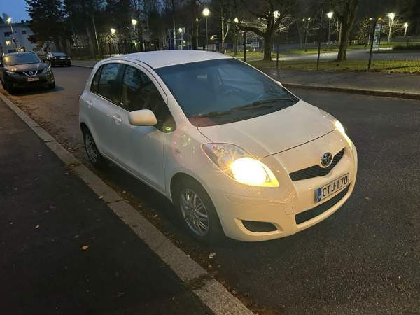 Toyota Yaris Helsinki - valokuva 2